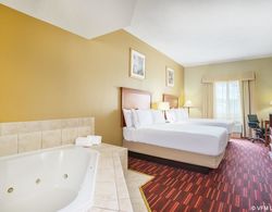 Holiday Inn Express Hotel & Suites Woodbridge Genel