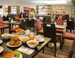 Holiday Inn Express Warwick M4-J15 Yeme / İçme