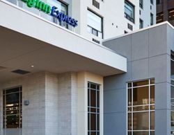Holiday Inn Express Windsor Waterfront Genel