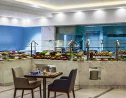 Holiday Inn Jeddah Gateway Yeme / İçme