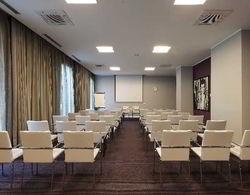 Holiday Inn Milan Nord Zara İş / Konferans
