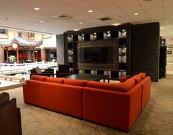 Holiday Inn Montreal Centreville Downtown Lobi