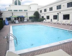 Holiday Inn Plainview-Long Island  Havuz