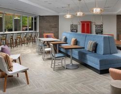 Home2 Suites by Hilton Charlottesville-Downtown,VA Lobi