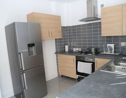 Homely 1-bed Apartment in Birmingham Mutfak