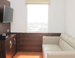 Homey And Minimalist 2Br At Patraland Urbano Apartment Oda Düzeni