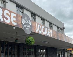 Horse and Jockey Inn Dış Mekan