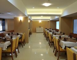 HOTEL GORADIA SHIRDI Yerinde Yemek