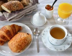 HOTEL RESTAURANT LE PARISIEN Kahvaltı