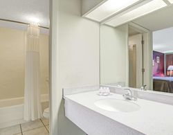 Howard Johnson Express Inn Suites - South Tampa/Ai Genel