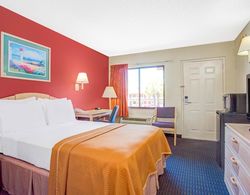 Howard Johnson Express Inn Suites - South Tampa/Ai Genel