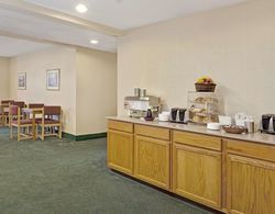 Howard Johnson&Suites by Wyndham Elk Grove Village Yeme / İçme