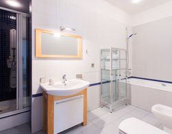 hth24 Apartment on Angliyskaya Naberezhnaya 20-54 Banyo Tipleri
