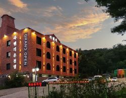 Hwaseong Wolmun Lavender Onchen Hotel Dış Mekan