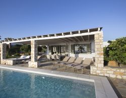 Ideal family Villa for 8 - Pool, Sea Views by VillaRentalsgr Dış Mekan