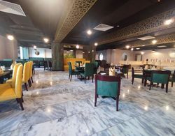 IFQ Hotel & Resort Islamabad Yerinde Yemek
