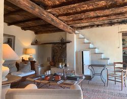 Il Podere di Metato Restored Tuscan Farmhouse With Pool With Views of Hills and Sea Oda