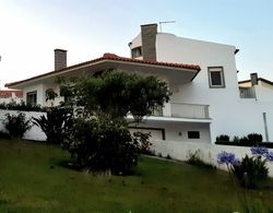 Impecable 4-bed Villa in Praia da Areia Branca Dış Mekan