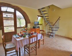 Apartment in an Organic Agriturismo With Sheep, Pool, Quiet Location Yerinde Yemek