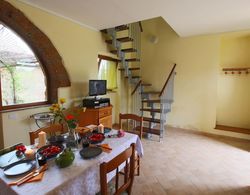 Apartment in an Organic Agriturismo With Sheep, Pool, Quiet Location Yerinde Yemek