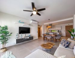 Incredibly Beautiful Condo Just Steps to the Beach Oda