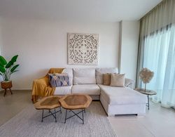 Incredibly Beautiful Condo Just Steps to the Beach Oda
