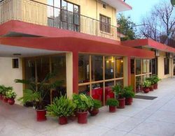 INDUS LODGE GUEST HOUSE Otopark