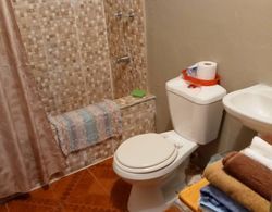 Inviting 2-bed House in Fair Prospect Banyo Tipleri