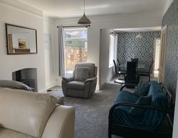 Inviting 3-bed House in Lowestoft Near the Beach Oda Düzeni