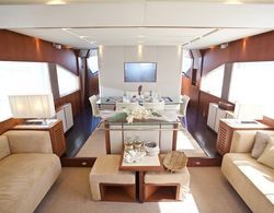 Italy Luxury Yacht Charter Oda Düzeni