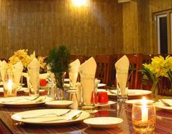 Jain Group Hotel Sonamchen Yerinde Yemek