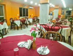 Janata Hotel & Restaurant Yerinde Yemek