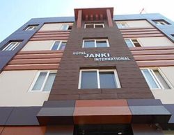 Hotel Janki International Dış Mekan