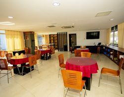 Jashore IT Paradise-Hotel and Resort Yerinde Yemek