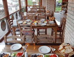 Kale-i Bala Hotel Yerinde Yemek