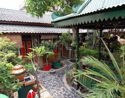 Kampoeng Djawa Guesthouse Dış Mekan