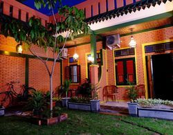 Kampoeng Djawa Guesthouse Dış Mekan