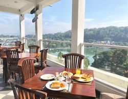 Kandy Supreme Hotel Yerinde Yemek