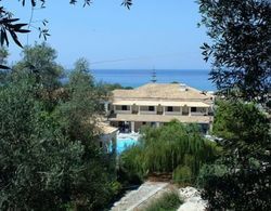 Karavostasi Beach Hotel Dış Mekan