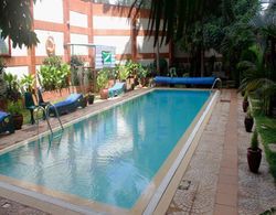 Kenya Comfort Hotel Suites Havuz