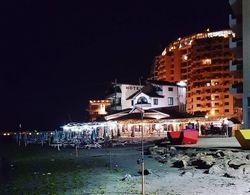 Hotel Keshtjella Dış Mekan