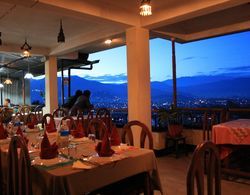Kirtipur Hillside Hotel and Resort Yerinde Yemek