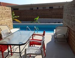 Kozanos Suites with Private Pool Oda Düzeni
