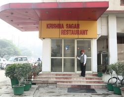 Hotel Krishna Sagar Dış Mekan