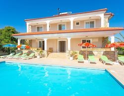 Villa Kubra Large Private Pool A C Wifi Car Not Required - 3162 Oda