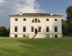 La Barchessa di Villa Pisani Genel
