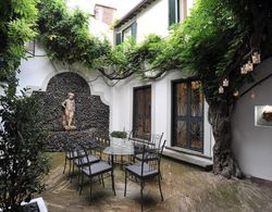 La Palazzina Santa Dorotea Splendid Rome Townhouse With Courtyard Garden Oda