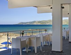 Hotel La Playa Yerinde Yemek