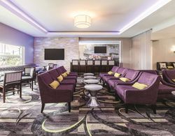La Quinta Inn & Suites by Wyndham Arlington North 6 Flags Dr Genel
