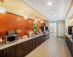 La Quinta Inn & Suites by Wyndham Beeville Kahvaltı